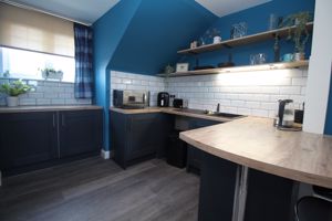 Kitchen/Breakfast- click for photo gallery